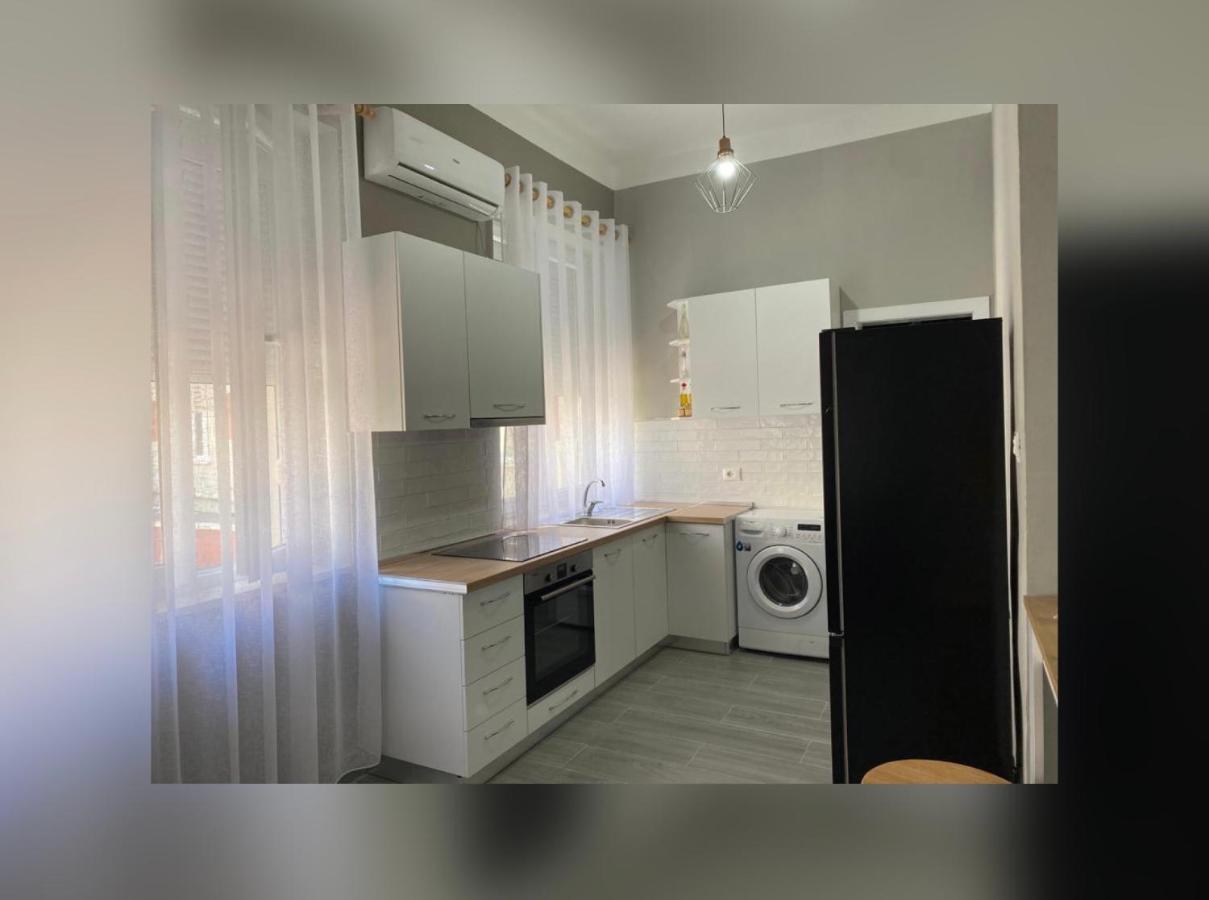 New New Bazaar Apartment Tirana Bagian luar foto