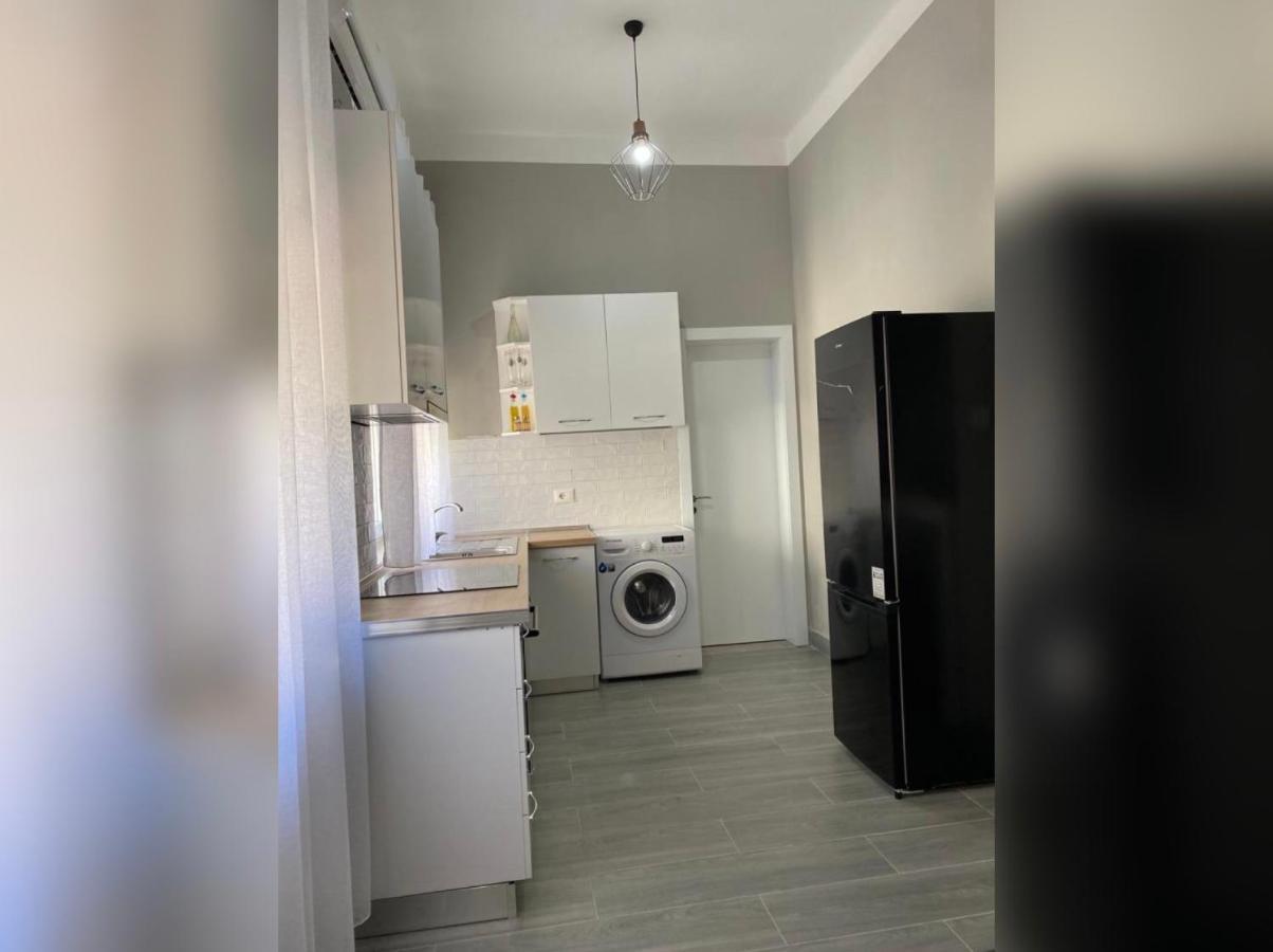 New New Bazaar Apartment Tirana Bagian luar foto